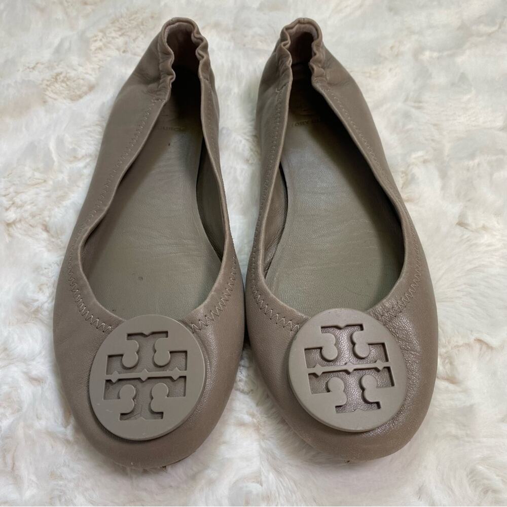 Tory Burch Grey Leather Minnie Scrunch Travel Logo Ballet Flats Size 6 - Picture 2 of 12